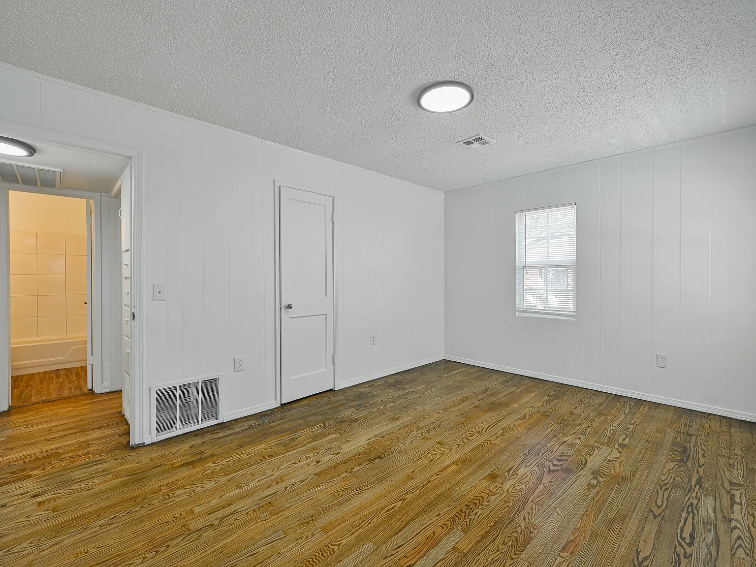 713 Northeast 34th Terrace - 1 — Photo 3