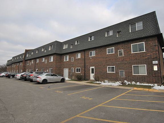 2nd image of 9461 Bay Colony Dr APT 3S