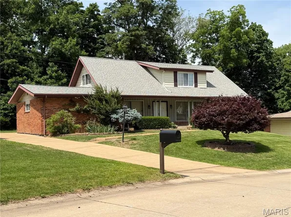 44 Forestvale Dr, Chesterfield, MO 63017
