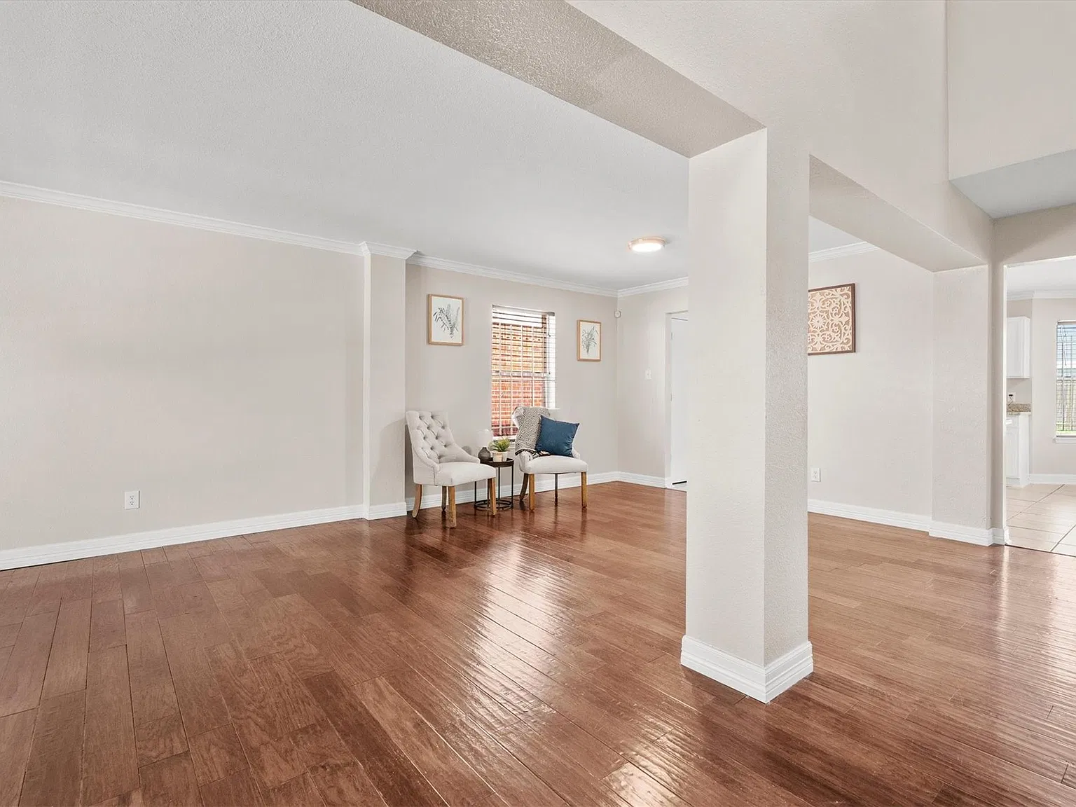 3 bed, 2.5 bath, 2680 sqft, $2,000 — Photo 3