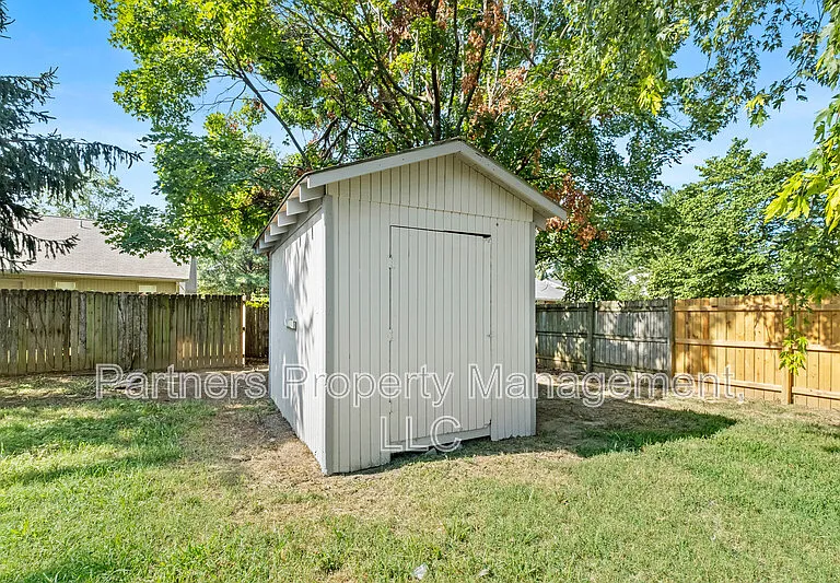 3520 W Olive St — Photo 22