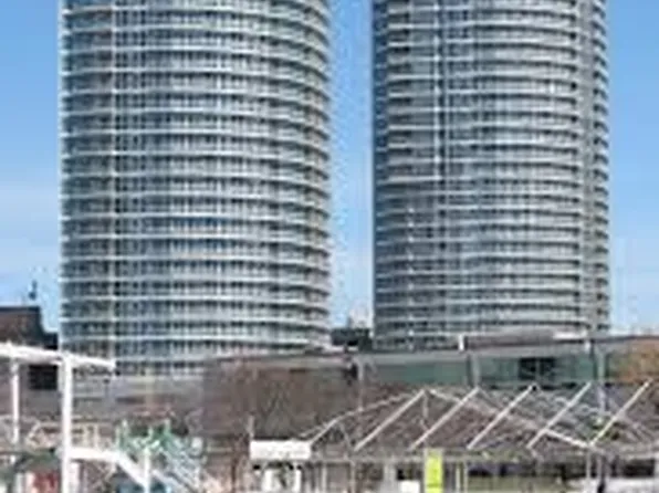 218 Queens Quay W, Toronto, ON