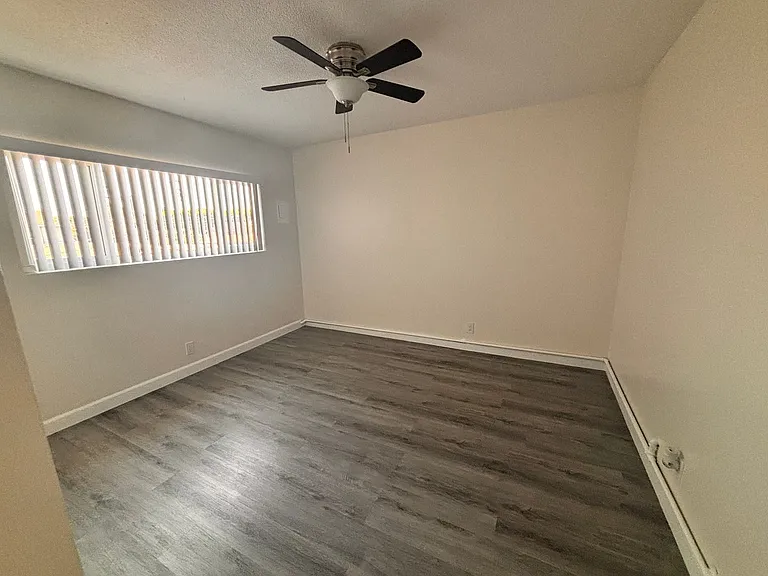 15339 California Ave — Photo 8
