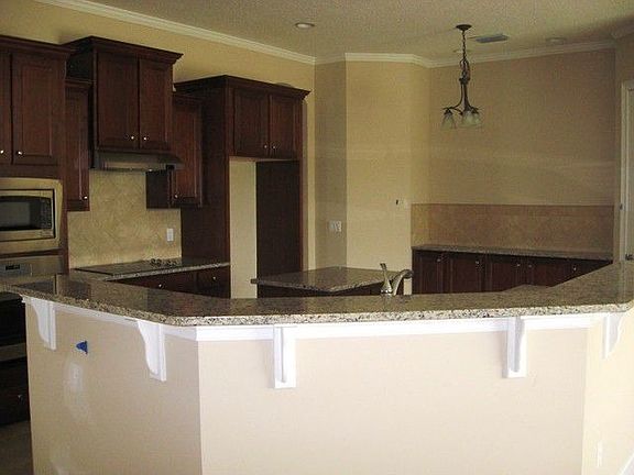 4th image of 577 Christina Dr
