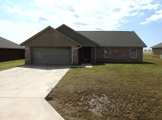 136 Arapaho St, Geronimo, OK 73543