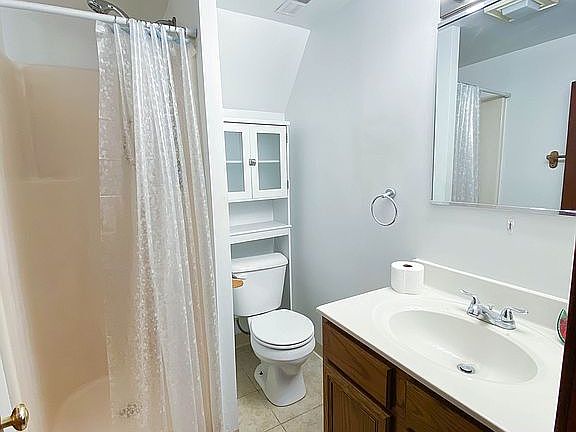 5th image of 304 W Linden St
