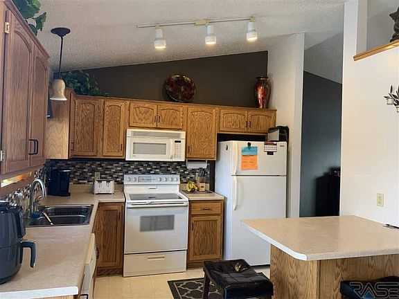 3rd image of 6308 W Bonnie Ct