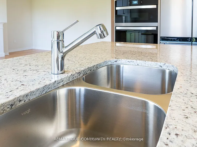 43 Tweedhill Ave — Photo 21