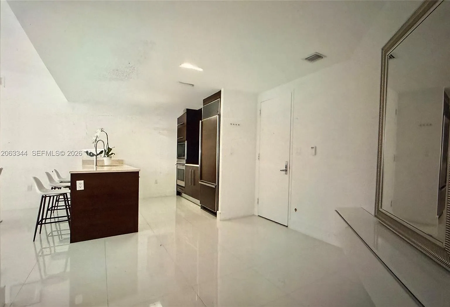 Iconbrickell Condo No 1 — Photo 2