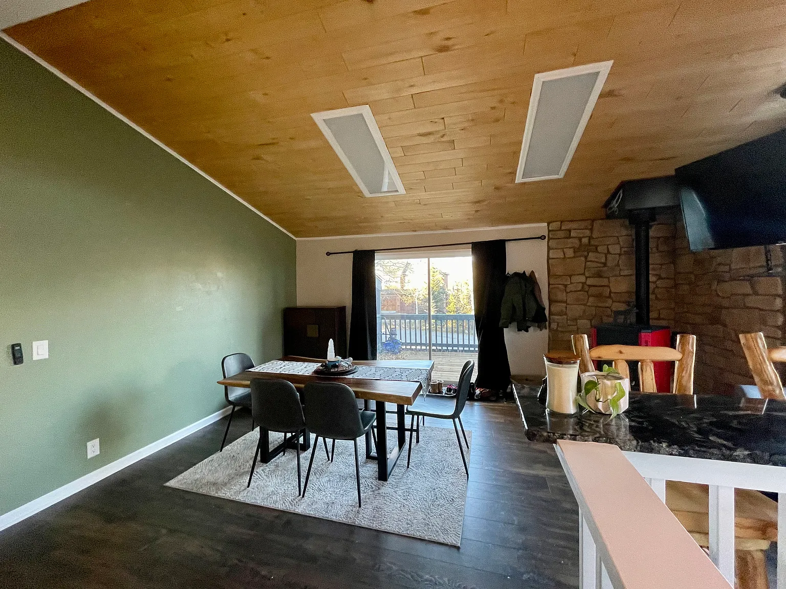 4 bed, 1580 sqft, $4,500 — Photo 3