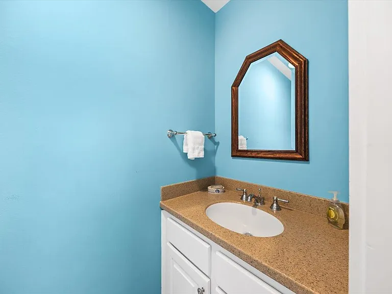 2714 Bayonne St — Photo 27