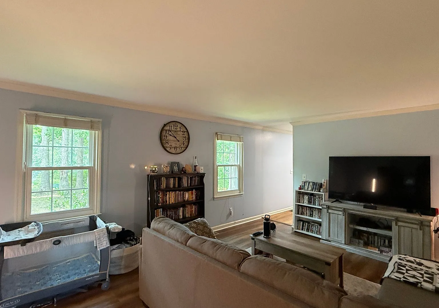 Classic 4 Bedroom Colonial — Photo 4