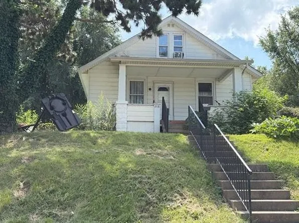 208 S 14th St, Belleville, IL 62220