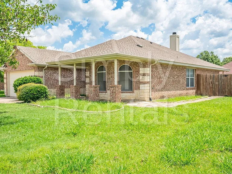 6915 Justin Ln — Photo 1