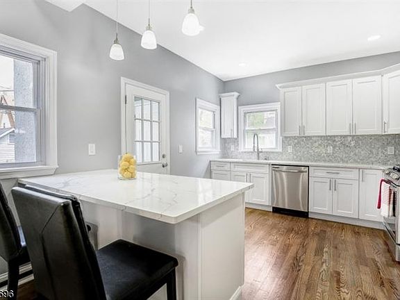 2nd image of 30 Grant Ave