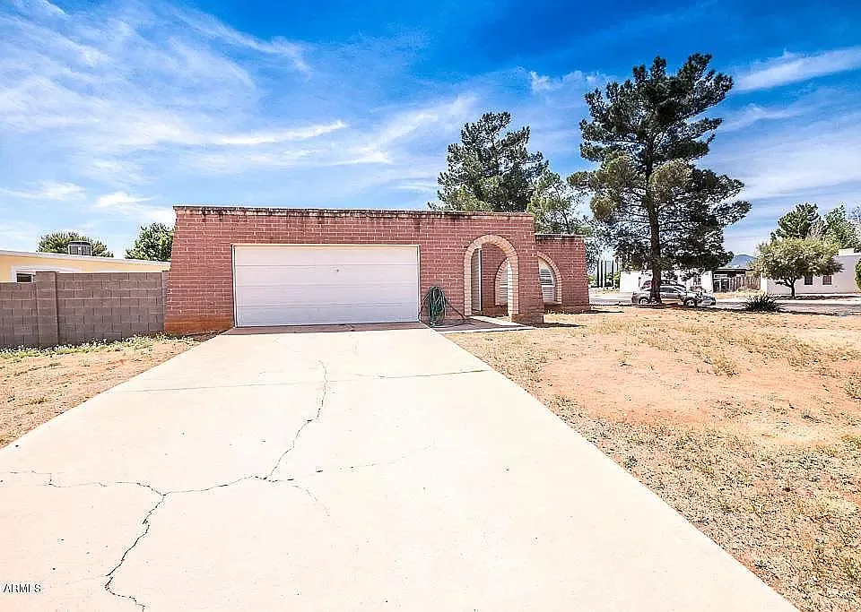 972 Sahuaro Dr