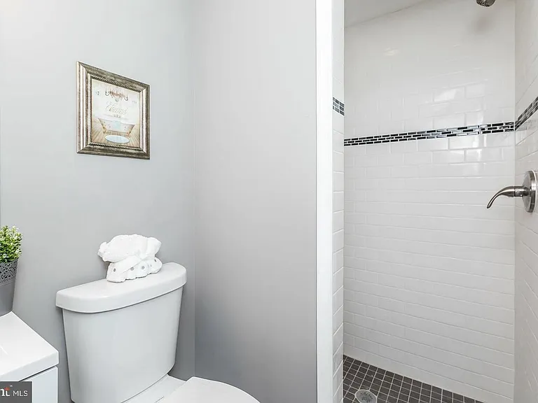 1505 Clarkson St — Photo 14