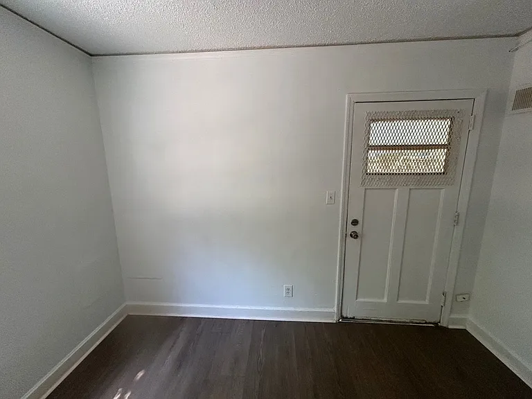 823 S Kilbourne Rd — Photo 17