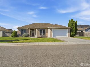 1747 Sunshine Ave, West Richland, WA 99353