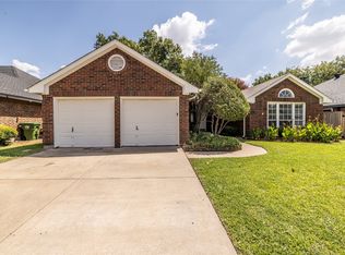 6908 Bernadine Dr, Fort Worth, TX 76148