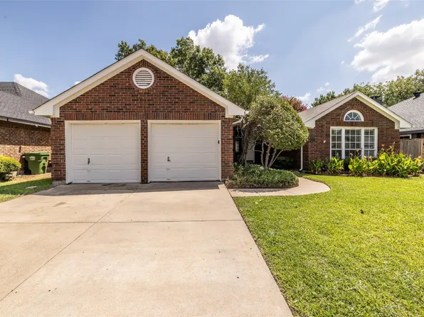 6908 Bernadine Dr, Fort Worth, TX 76148
