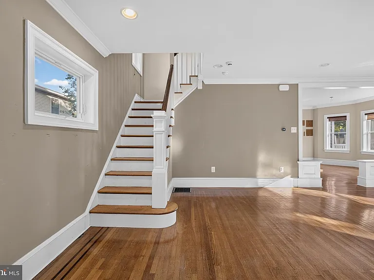 21 E Redman Ave — Photo 13