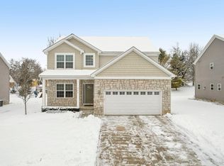 945 River Rock Dr, Holly, MI 48442