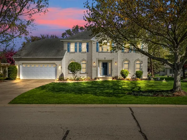 119 Walnut Cir, Sugar Grove, IL 60554