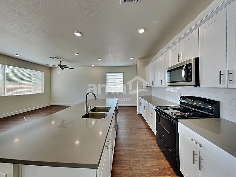 1609 Viaggio Ave — Photo 3