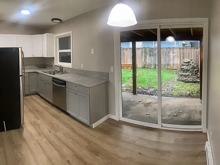 17215 NE Glisan St #17215 — Photo 4