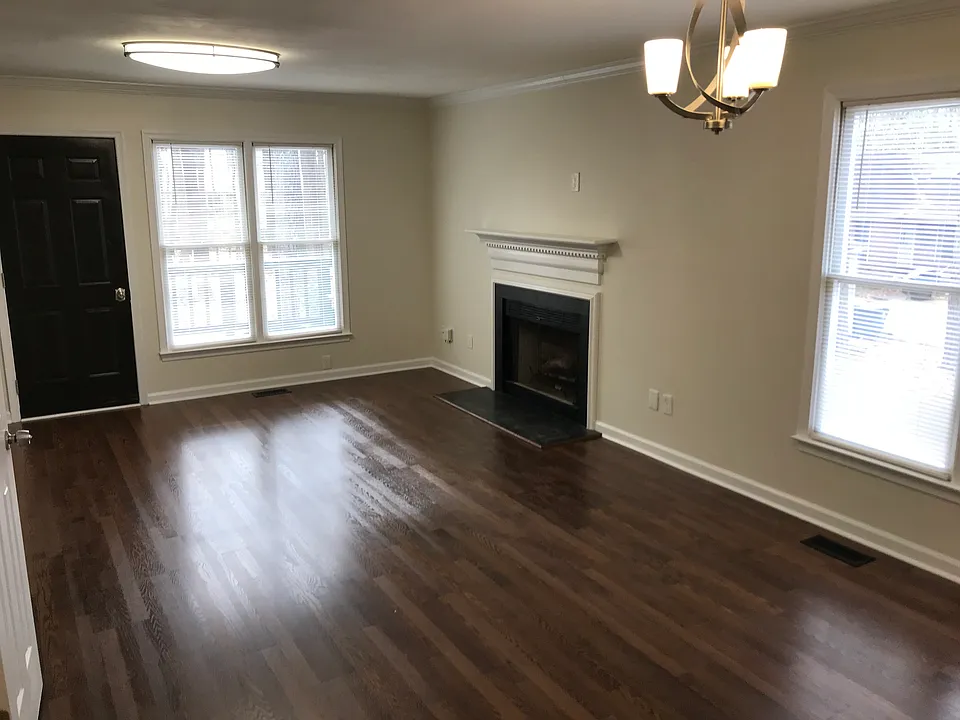 Hardwood floors & gas logs