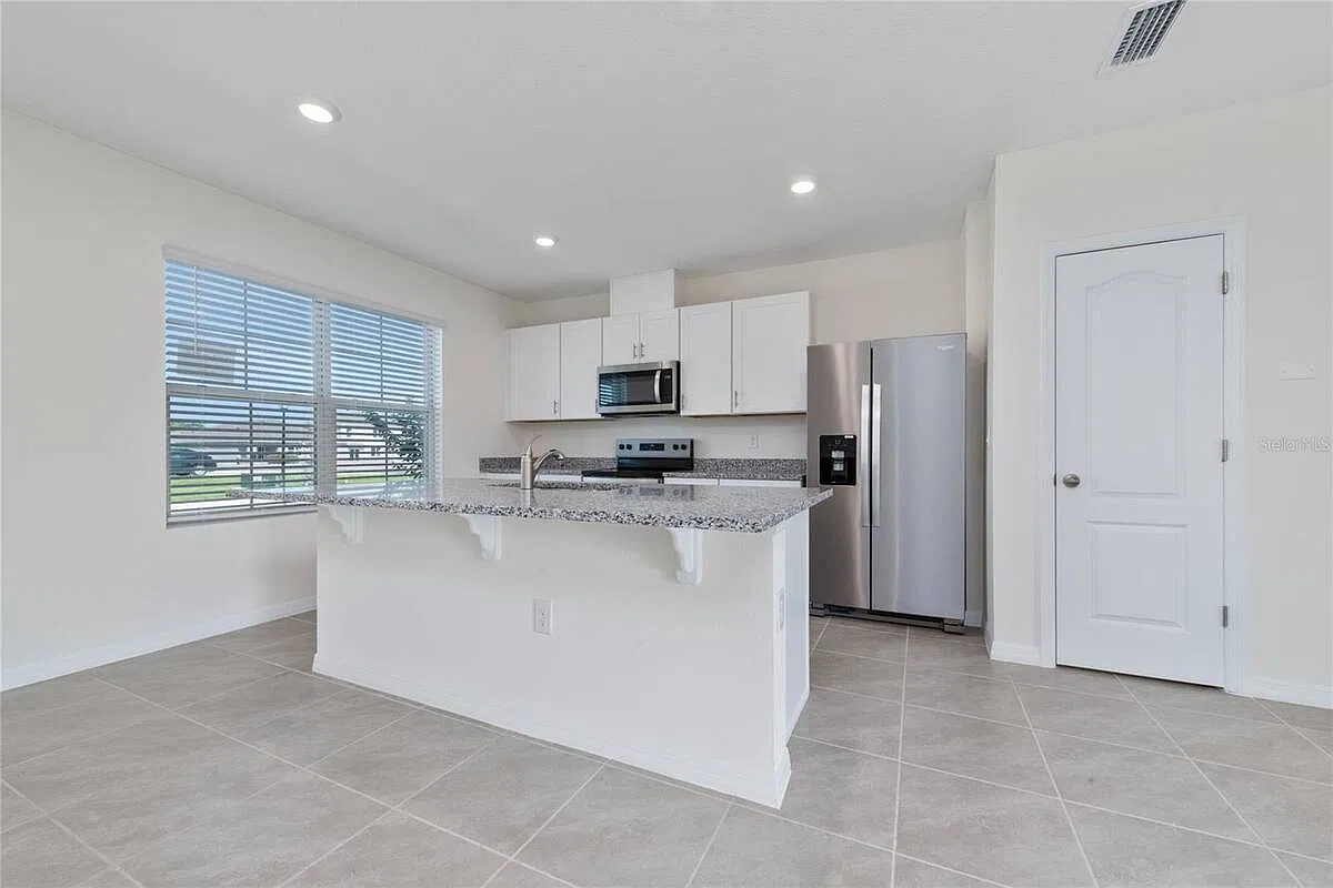 3 bed, 2.5 bath, 1560 sqft, $2,150 — Photo 3