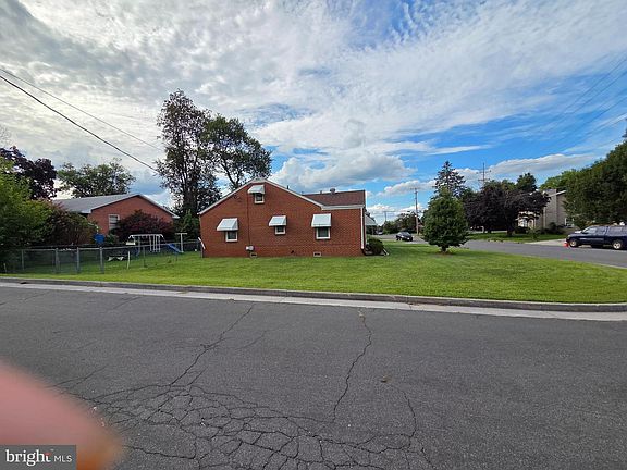 3rd image of 230 Randolph Ave