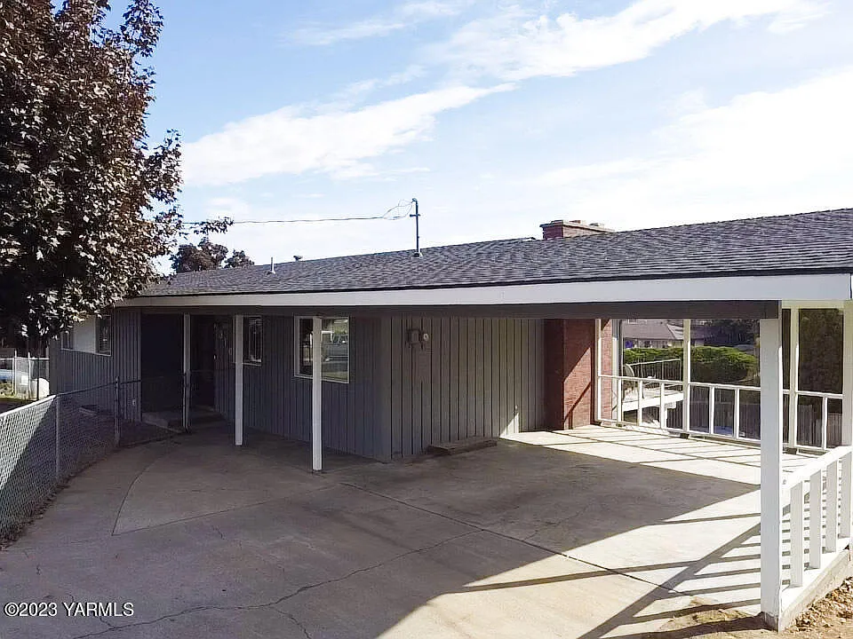 916 Upland Dr photo 1