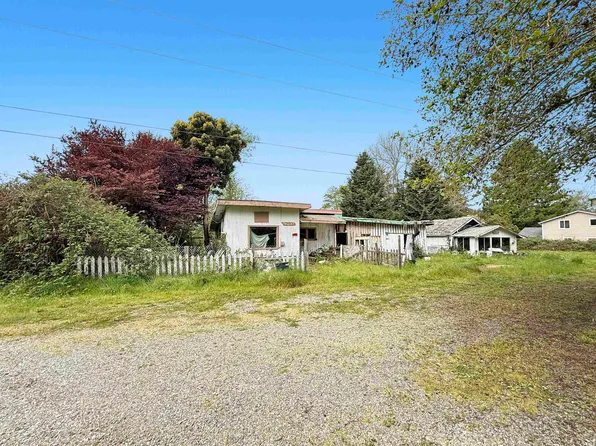 148 Pike St, Crescent City, CA 95531