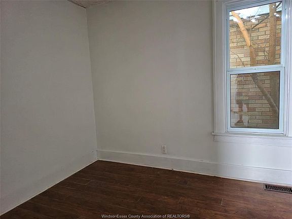 5th image of 486 Bridge Ave