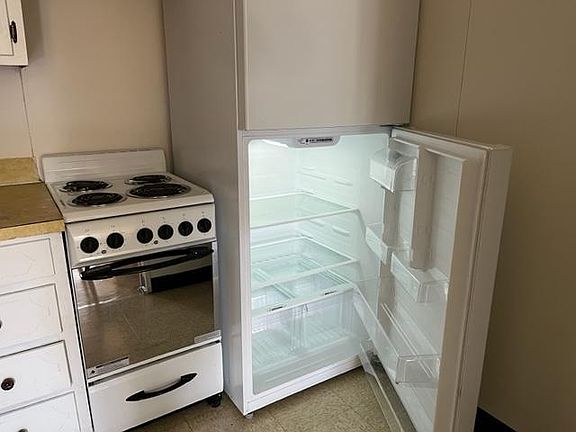4th image of 698 S Linden Dr #0