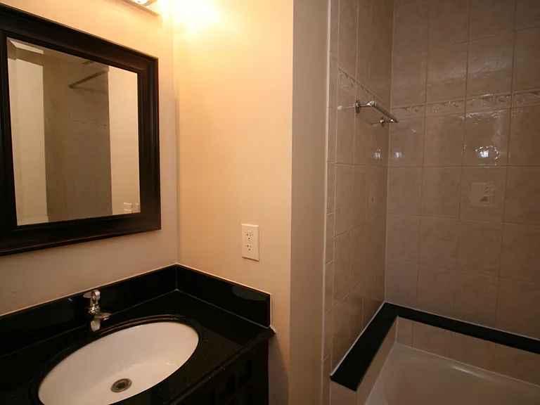 512 Suffield Dr — Photo 14