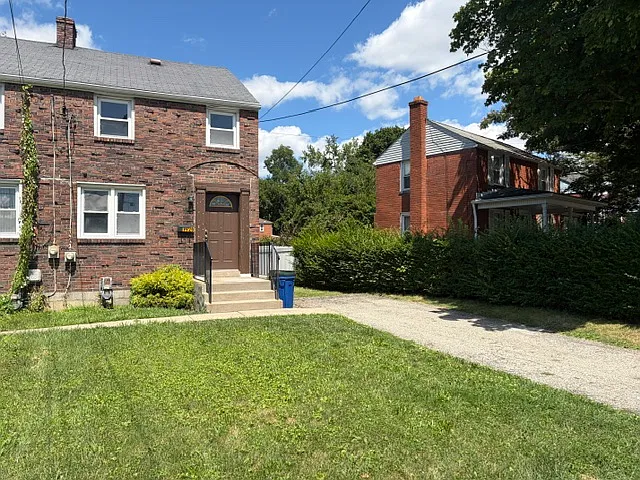 1126 Shadycrest Dr — Photo 1