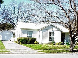319 NE 10th St, Grand Prairie, TX 75050