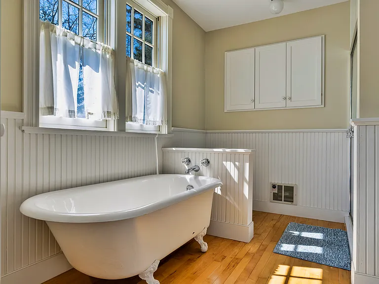 876 Shore Rd — Photo 33