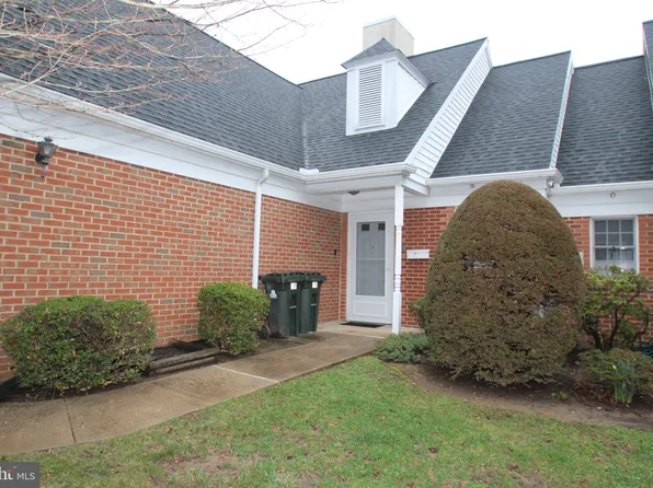 30 W Village Rd, Newark, DE 19713