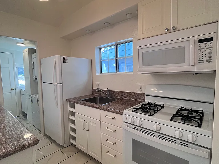 2638 6th St — Photo 7