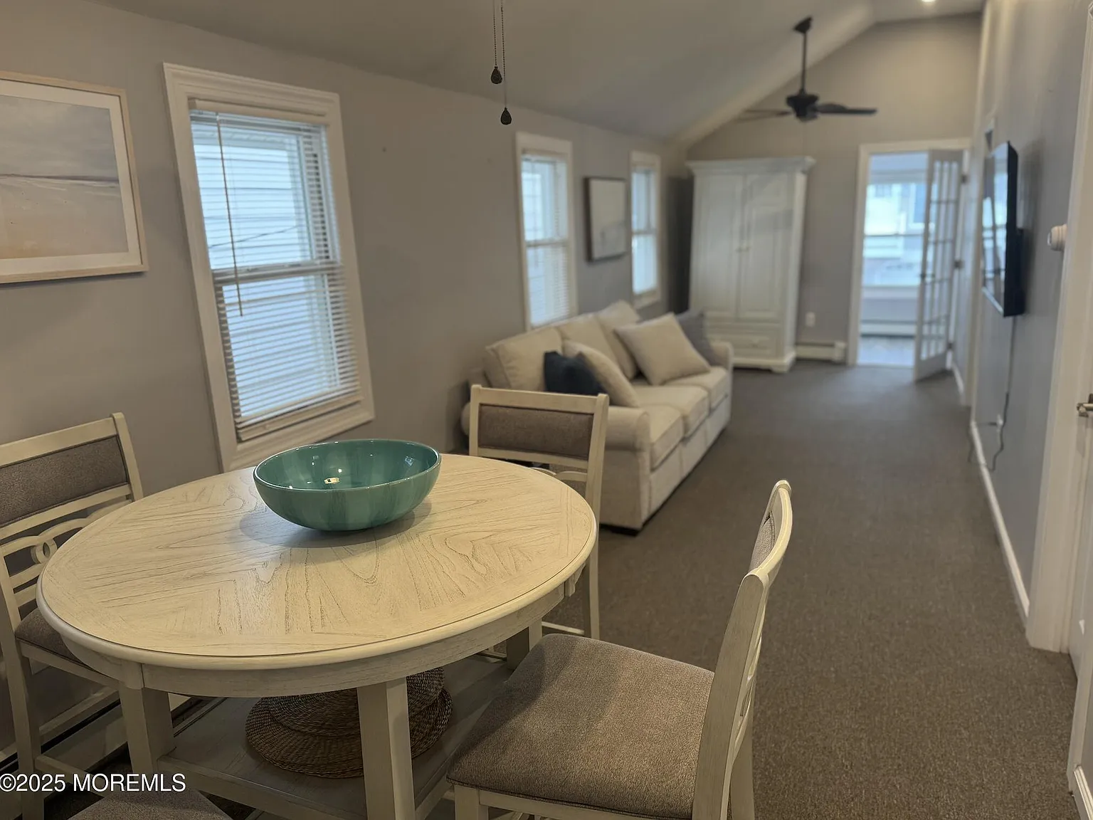 3 bed, $3,000 — Photo 2