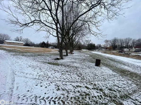 12 S Main St, Centerville, IA 52544