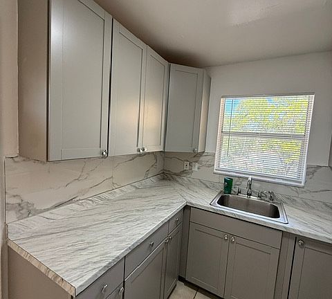 2nd image of 1020 N 18th Ct APT 201