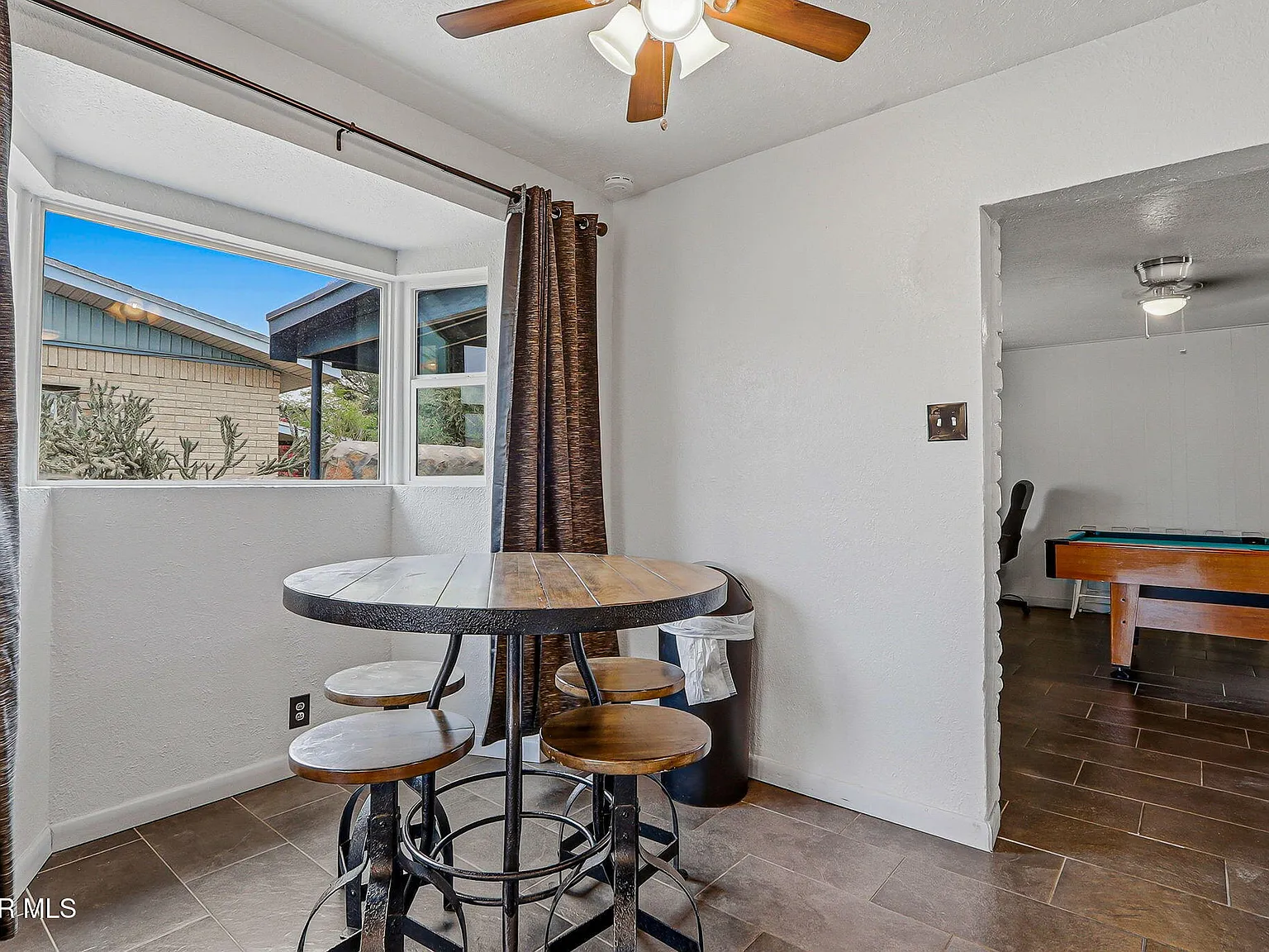 3 bed, 2.0 bath, 1705 sqft, $2,300 — Photo 3