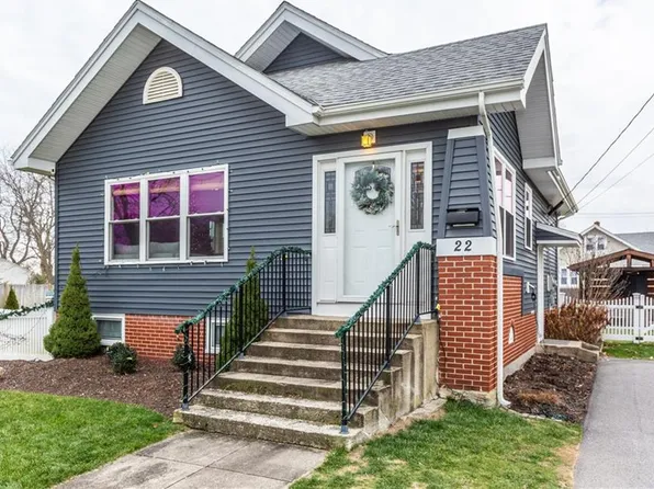 22 Alpine St, Warwick, RI 02889