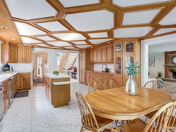 4th image of 52 Ranee Ave