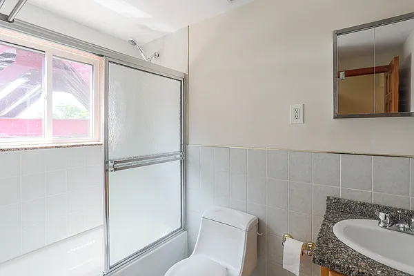 Rented by Dakis Group LLC | media 5